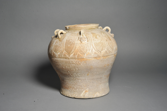 Jar: lotus petals
Six Dynasties period (220–589 CE)
Stoneware with celadon glaze
HKU.C.1969.0334